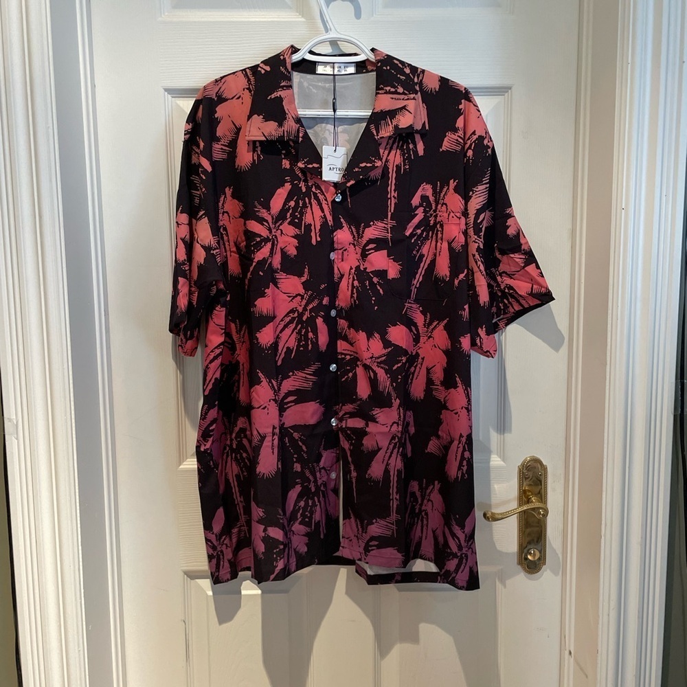 BNWT Men’s Hawaiian shirt